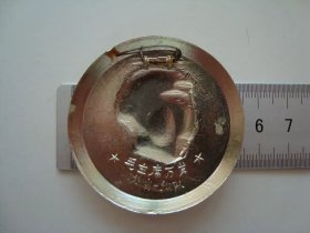 (B1462像章)5.3厘米，沈消一纵队8品