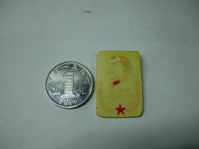 编595.工人阶级必须领导一切小像章
