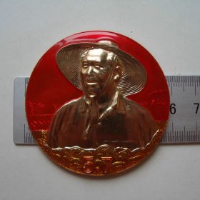 (B1729像章)5.8厘米，毛主席草帽像章92品