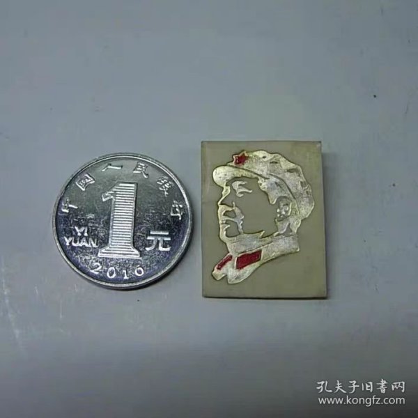 编865.毛主席头像塑料像章
