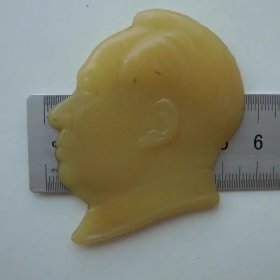 (像章B1186)毛主席塑料头像9品