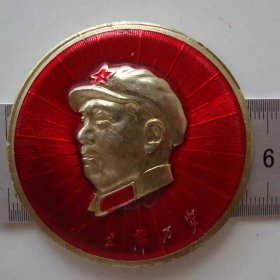 (像章B1063)55mm沈无七厂革委会9品