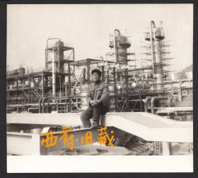 1976年，位于重庆长寿区的中石化川维厂建设老照片，穿着补丁裤子的建设专家及化工厂设备安装过程等等老照片一组12张
