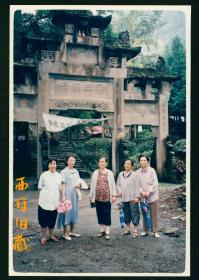 九十年代初，都江堰灵岩寺喜雨坊牌楼老照片