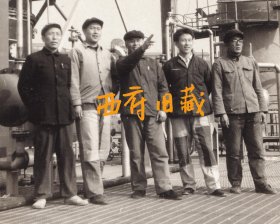 1976年，位于重庆长寿区的中石化川维厂建设老照片，穿着补丁裤子的建设专家及化工厂设备安装过程等等老照片一组12张