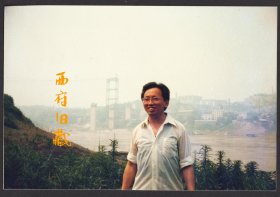 1987年，远眺正在建设中的，重庆沙坪坝石门大桥老照片