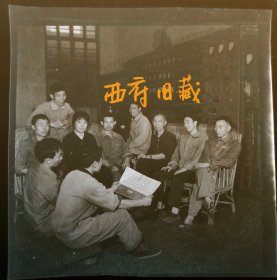 老底片，七十年代，邮电职工通过人民日报学习工业学大庆的精神