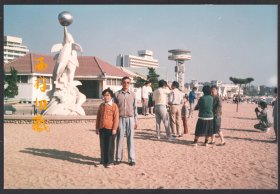 1988年，山东青岛海滩老照片