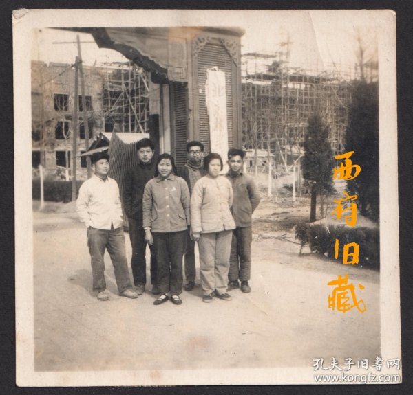 六十年代，正在建设中的北京林学院大门老照片