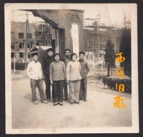 六十年代，正在建设中的北京林学院大门老照片