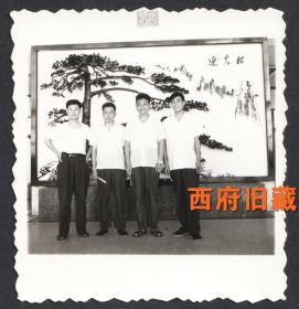 1979年，合肥机场留念老照片