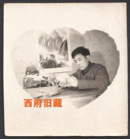 1973年，【认真看书学习，弄通马克思主义】，书桌前深夜读书的老照片