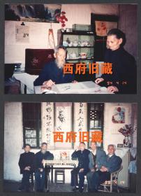 九十年代，重庆画家胡寅髯翁用手指作画及和友人厅堂合影照，2张一组，原重庆文史馆馆员、中国楹联学会会员、中国指画研究会会员