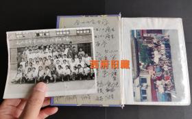 1970级成都文化宫中学毕业照，九十年代成都双流通江镇（今天的成都武侯区机投镇）晋竹园农家乐同学聚会，一本厚相册老照片100多张。既是跨越20多年同学情谊的见证，也是九十年代成都农家乐娱乐休闲场景的历史影像，当年的啤酒、冒菜供应以及驻地歌手的吉他弹唱，都彰显成都这座的休闲之都的悠久历史。