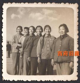 1970年，于西昌的五七干校合影老照片