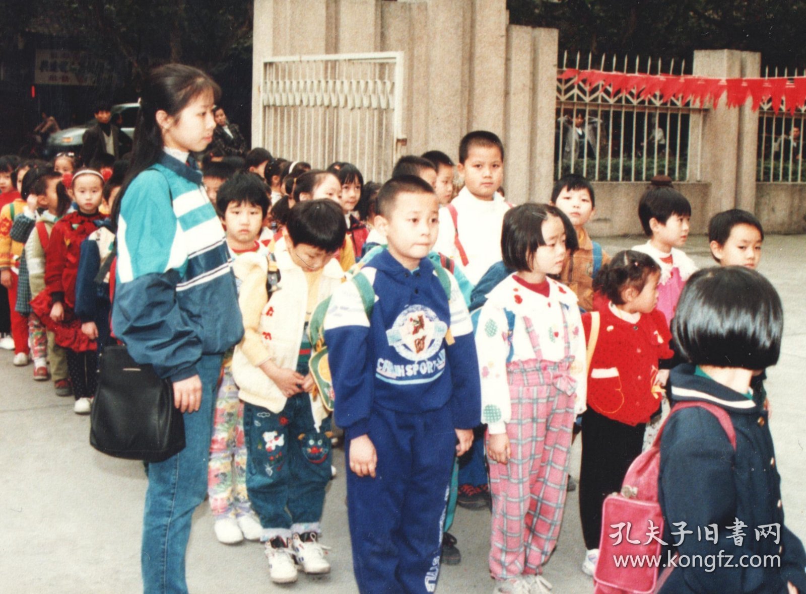 2000年前后，成都的《红军长征在四川档案展览》老照片，一组8张