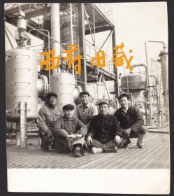 1976年，位于重庆长寿区的中石化川维厂建设老照片，穿着补丁裤子的建设专家及化工厂设备安装过程等等老照片一组12张