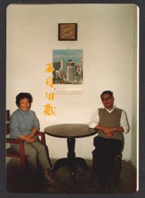 八十九十年代的客厅，八点十二分的留念照