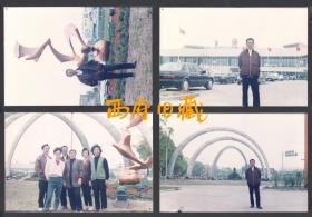 九十年代老照片，民航上海飞机场留念老照片，特色雕塑背景，一组4张