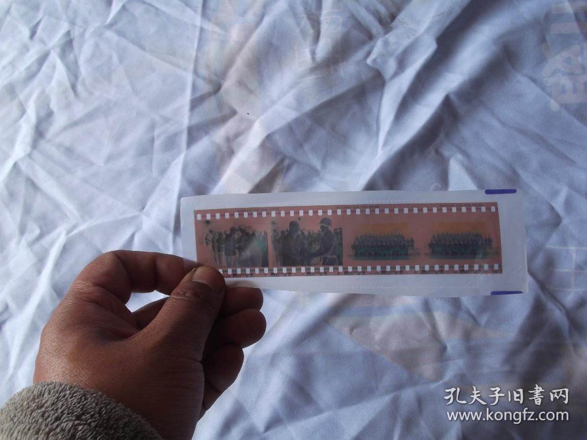 四张照片底片合售，林兵（浙江人，著名军旅摄影家，曾在友文工团舞美队工作，八一电影制片厂学习电影摄影，《解放军画报社工作）旧藏。军队军人大合影与小合影，可能是领导接见人。