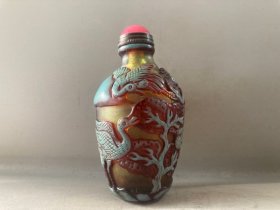 琉璃套料浮雕松鹤延年鼻烟壶