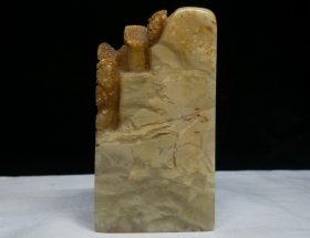 珍品艾叶黄绿寿山石印章 高浮雕松下老人印章摆件 重量873g