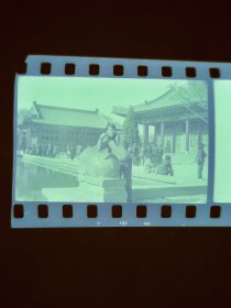 黑白照片：旅游途中留影的照片 两竖一横 共3张合售 档案盒J 灰色底片夹001
