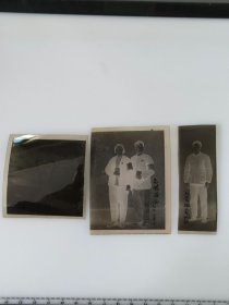 黑白照片的底片：劈叉练习、臂戴红袖手持红宝书的兄妹合影、入党纪念的黑白底片 大小不一 共3张合售 文件盒六 017
