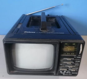 一台“海虹”牌5寸超级迷你型黑白小电视（几十年前的小电视机，现在己经很少见了）