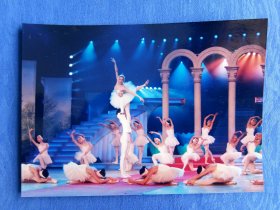 著名摄影家穆景林拍摄彩色照片芭蕾舞表演