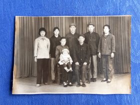 5-60年代黑白老照片全家福勤劳朴实幸福一家人.忠厚传家久诗书继世长