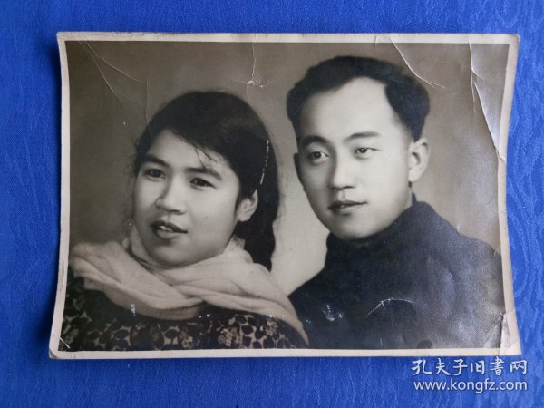 50年代黑白老照片结婚照夫妻照温文尔雅甜蜜恩爱充满对新生活的向往.怀旧民俗老物件民宿陈列影视剧道具