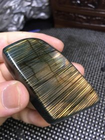 纯天然极品“月光石光芒四射”原石，顶级月光石原石，资源枯竭，绝世珍宝，独特奇石，极为罕见“璀璨月光芒”月光石奇石，非常难得，质地细腻，山水月光四射，色彩纯正极品收藏，可遇不可求，绝世珍品奇石一枚，可遇不可求的镇店之宝