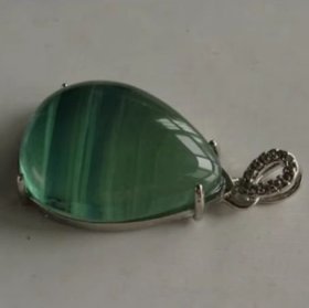 宝石级萤石吊坠，顶级萤石吊坠，纯天然极品“水滴”吊坠，天花板级，可遇不可求，大师工艺，鬼斧神工，水头十足，温润如玉，质地细腻，极品收藏，可遇不可求，绝世珍品吊坠一块