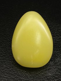 和田玉籽料原石，和田羊脂玉鸡油黄籽料，“和田羊脂鸡油黄籽料，难得，独特和田玉“鸡油黄原石”，和田玉洒金皮，可遇不可求，温润无比，质地细腻，资源枯竭，可遇不可求，收藏佳品