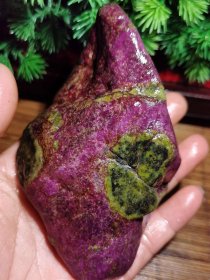 紫云母原石，纯天然紫云母原石，极为稀有，珍贵，罕见，独特，温润如玉，色正艳丽，极品也，非常难得，收藏珍品