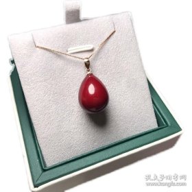 纯天然SH项链“18K玫瑰金+S925纯银链子+红SH珠子”，极品顶级纯天然非常稀有红SH项链“鸡血红SH水滴”，资源枯竭，极其稀有了，温润如玉，色彩自然，神韵十足，虽小而精美，为红SH中之珍品，可遇不可求，难得一见
