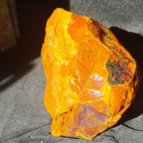 巴林石原石，巴林黄冻石，巴林黄金石，独特，稀有，珍贵，罕见，可遇不可求，大块头4斤多重，不多见了，收藏潜力极大，资源枯竭，乃收藏珍品，孤品，神品也