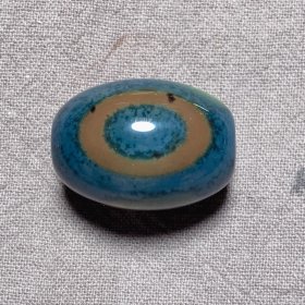 古天珠，至纯古天珠，“古藏传独特蓝沁通天彻地天珠”，蓝沁一眼天地达洛 高油高润，独特，难得，藏区神秘“独特高油润”古天珠，非常独特，包浆纯厚，沁色自然，神秘天眼，神韵十足，神秘绿色“特别天珠”象雄天珠，古天珠神器中之珍品，可遇不可求，难得一见，真正的古老天珠