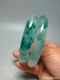 翡翠手镯，纯天然A货缅甸翡翠手镯一对，圆润丰满，顶级冰种帝王飘花翡翠手镯，纯天然A货翡翠手镯，水头足，质地细腻，纯净无瑕疵，颜色为纯正、明亮、浓郁、非常漂亮，纯天然极品，极为稀有的“冰种飘花翡翠”手镯，“老坑飘花翡翠手镯”，收藏和佩戴极品