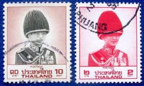 泰国普密蓬国王戎装像2张--泰国邮票--早期外国邮票甩卖--实拍--包真--店内更多--罕见