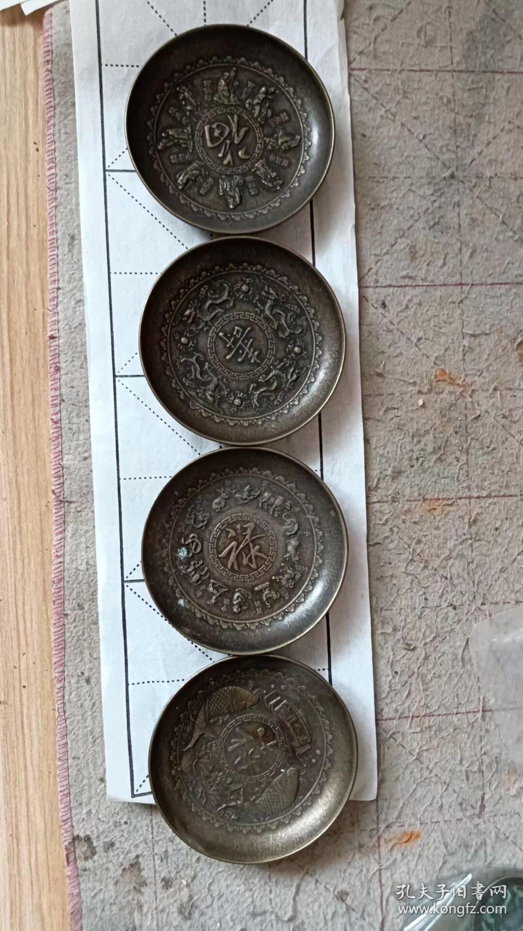 点击查看原图 一套铜盘四件