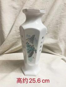 六菱形山水花瓶，底款“黎塘”