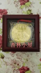 新华书店六十周年纪念（1937-1997）24K包金纪念珍品（1件）；新华书店六十周年纪念手表（1块）；从事新华书店工作三十年纪念章（1枚）；从事新华书店工作四十年纪念章（1枚）；庆祝新华书店成立75周年（1937-2012）纪念章（1枚）；新华书店胸章（2枚）；时期新华书店胸章（1枚）（8件合售）