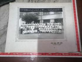 店员工会静安区笫二业余学校第三届毕业班全体同学和教师合影1955.9.14绿杨照相