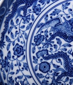 清雍正青花龙纹盘 尺寸5.6*27厘米 价格3600
