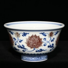 明宣德青花釉里红缠枝莲纹压手杯，高5.5cm直径9.6cm，价950