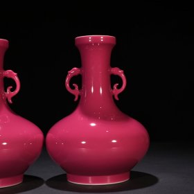 清雍正胭脂红釉双耳盘口瓶 尺寸:27*20厘米 价格1300