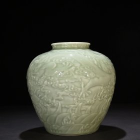 清乾隆粉青釉雕刻苍龙教子罐26*25厘米 7350元