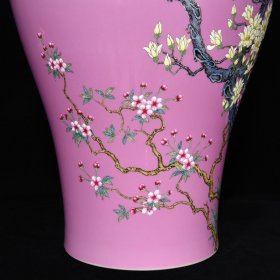 清雍正胭脂红珐琅彩玉兰花卉纹梅瓶 尺寸：46.5×30厘米 价格13000